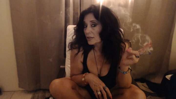 720px x 405px - Ratherbnaughty â€“ MOMMY JOI with smoking â€“ MOMMAS BOY