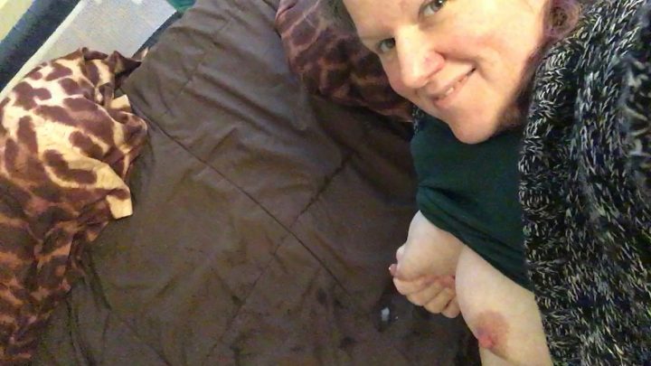 GreenEyedFreakyMom – Mom Is Squirting Milk All Over The Bed HD