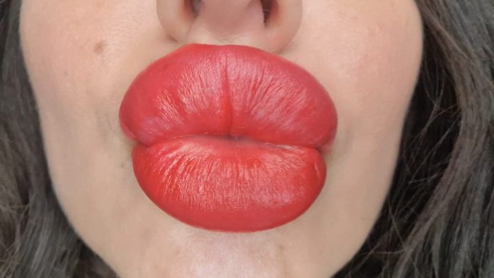 Tattooed Temptress – ASMR Mommy Kisses