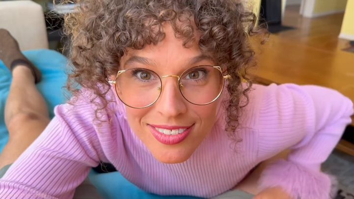 VibeWithMommy – Stepmom Plays With Impatient Virgin